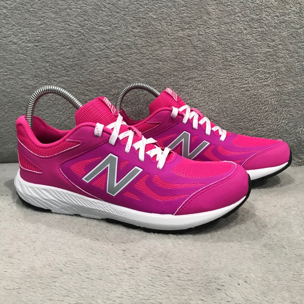 Néw balance women size 8 néw shoes.